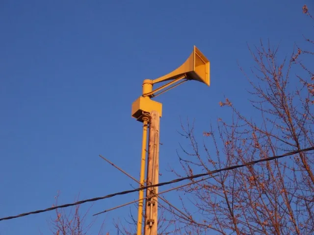 Thunderbolt outdoor warning siren